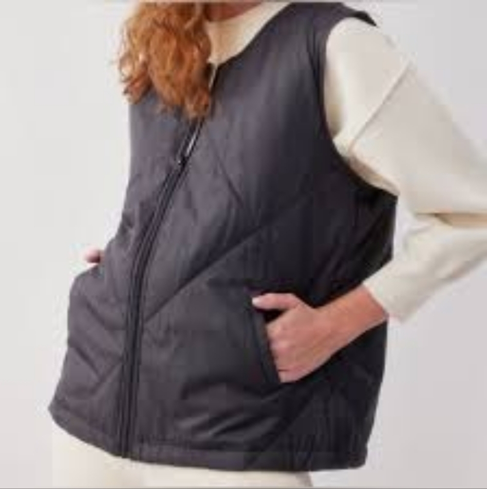 NWT SOCIALITE Quilted Lightweight Black Vest, Zipper Closure, Size L/XL